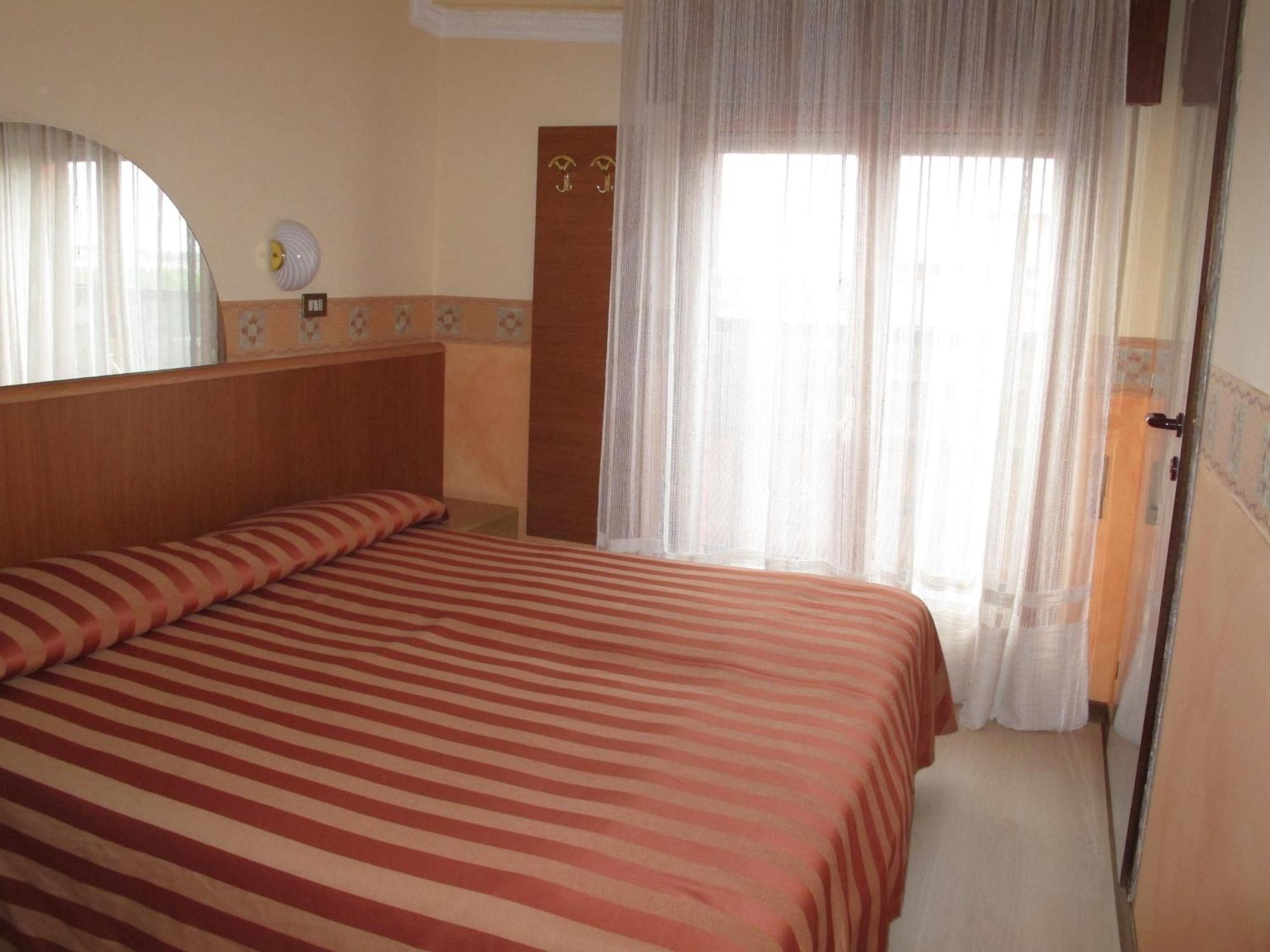 Hotel Smeraldo Лидо-ди-Езоло Номер фото