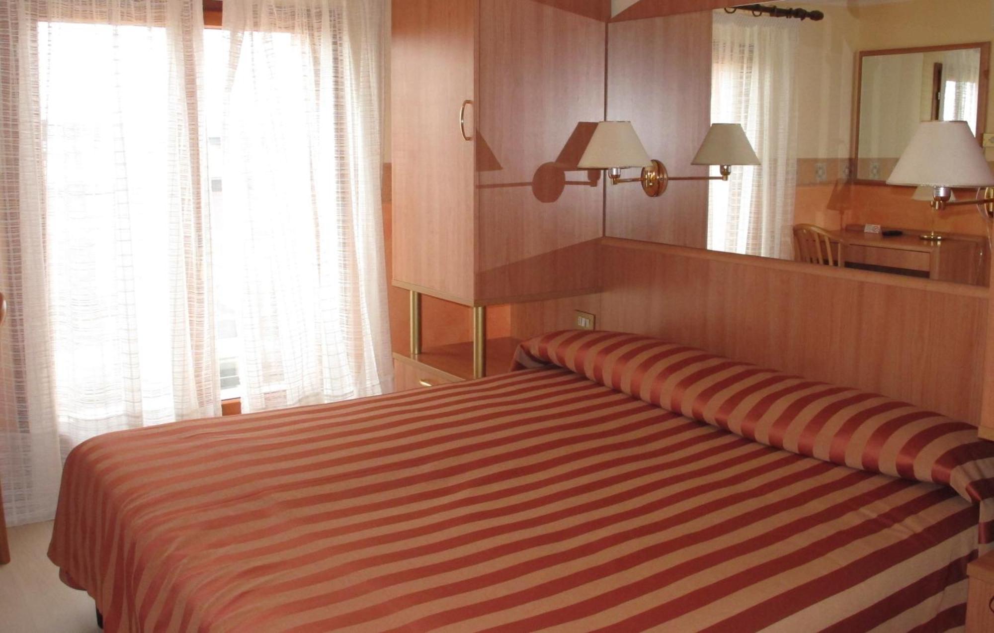 Hotel Smeraldo Лидо-ди-Езоло Номер фото